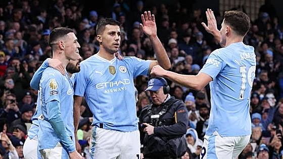 El Aston Villa y el City estrechan el cerco sobre el Liverpool
