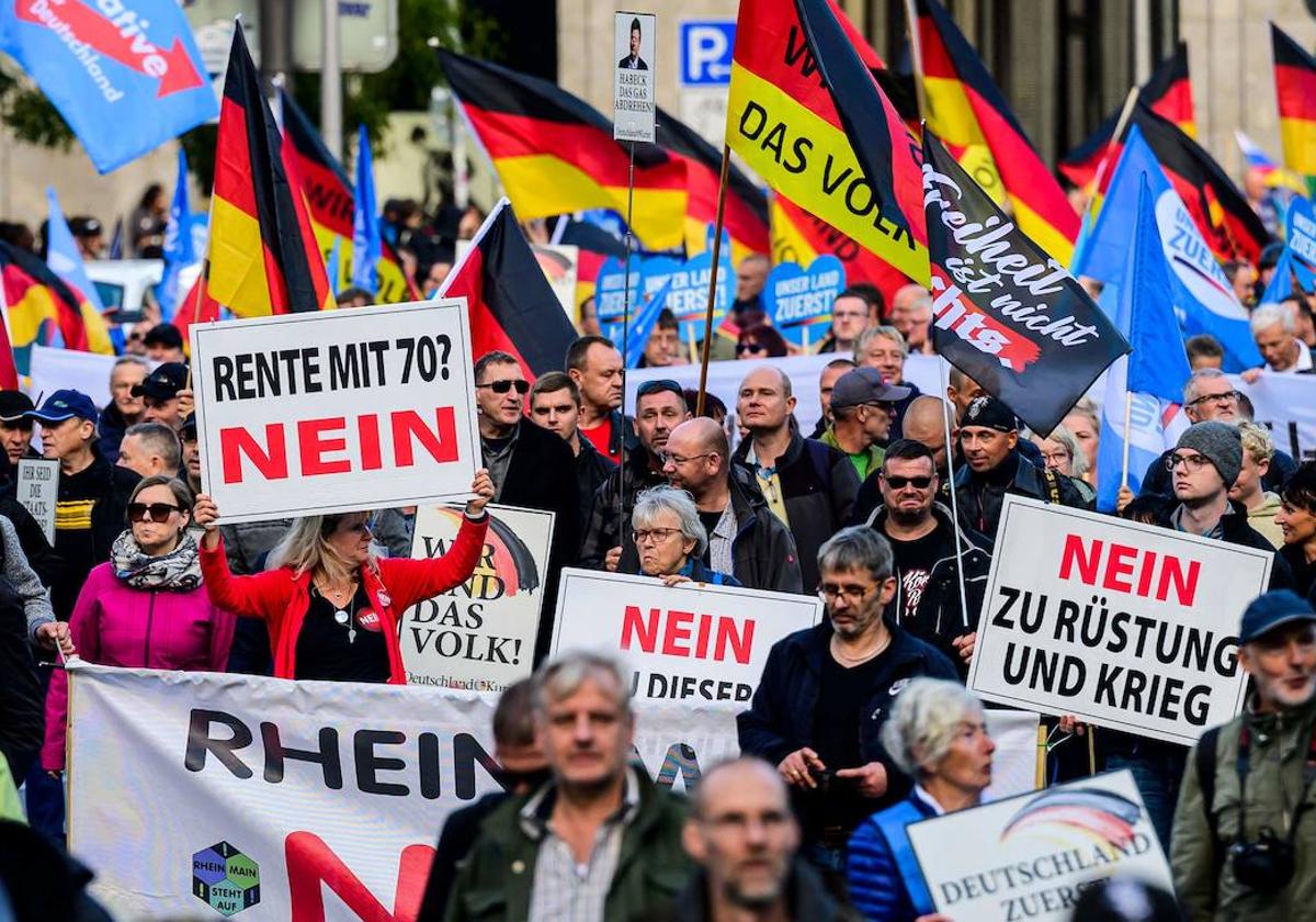 Una manifestación de grupos de extrema derecha, incluido el partido Alternativa para Alemania (AfD), contra el aumento de precios en Berlín.