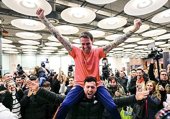 Santiago Sánchez ha disfrutado de un caluroso recibimiento en el aeropuerto de Barajas.