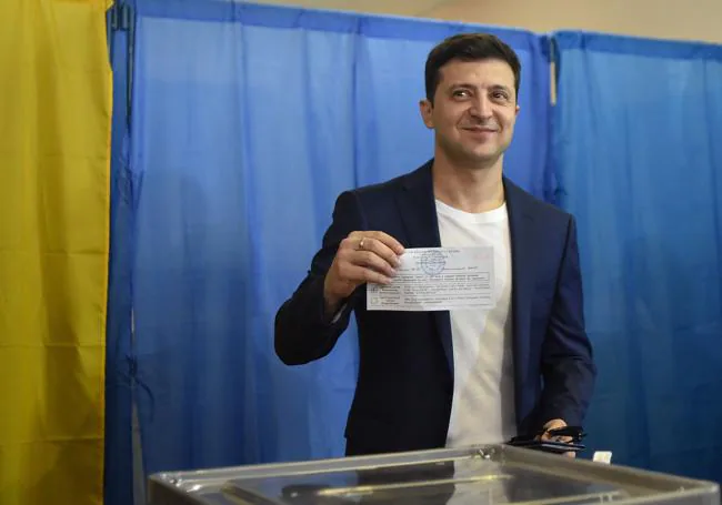 This is what candidate Volodymyr Zelensky looked like in the 2019 elections. He didn't know what awaited him.