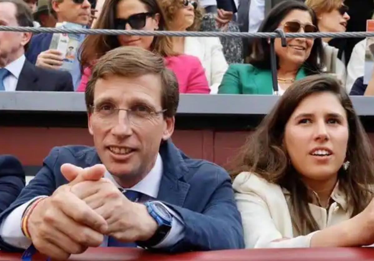 José Luis Martínez-Almeida y Teresa Urquijo, en Las Ventas.