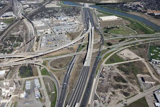 Autopista Dallas North Tollway, en Texas, cuya ampliación se ha adjudicado Ferrovial.