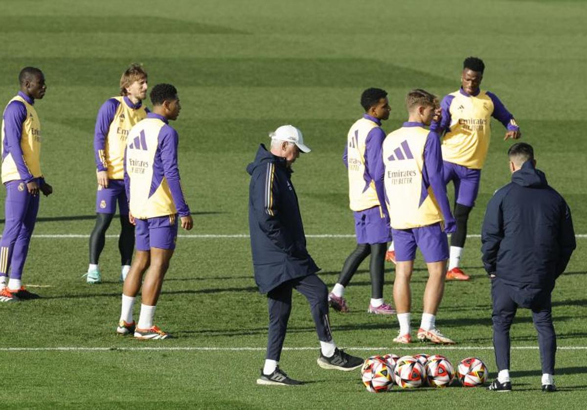 Ancelotti, durante el último entrenamiento del Real Madrid previo al debut copero en Aranda de Duero.