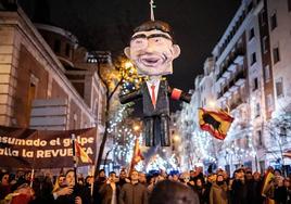 Imagen de la piñata de Pedro Sánchez en la protesta de Ferraz en la pasada Nochevieja.