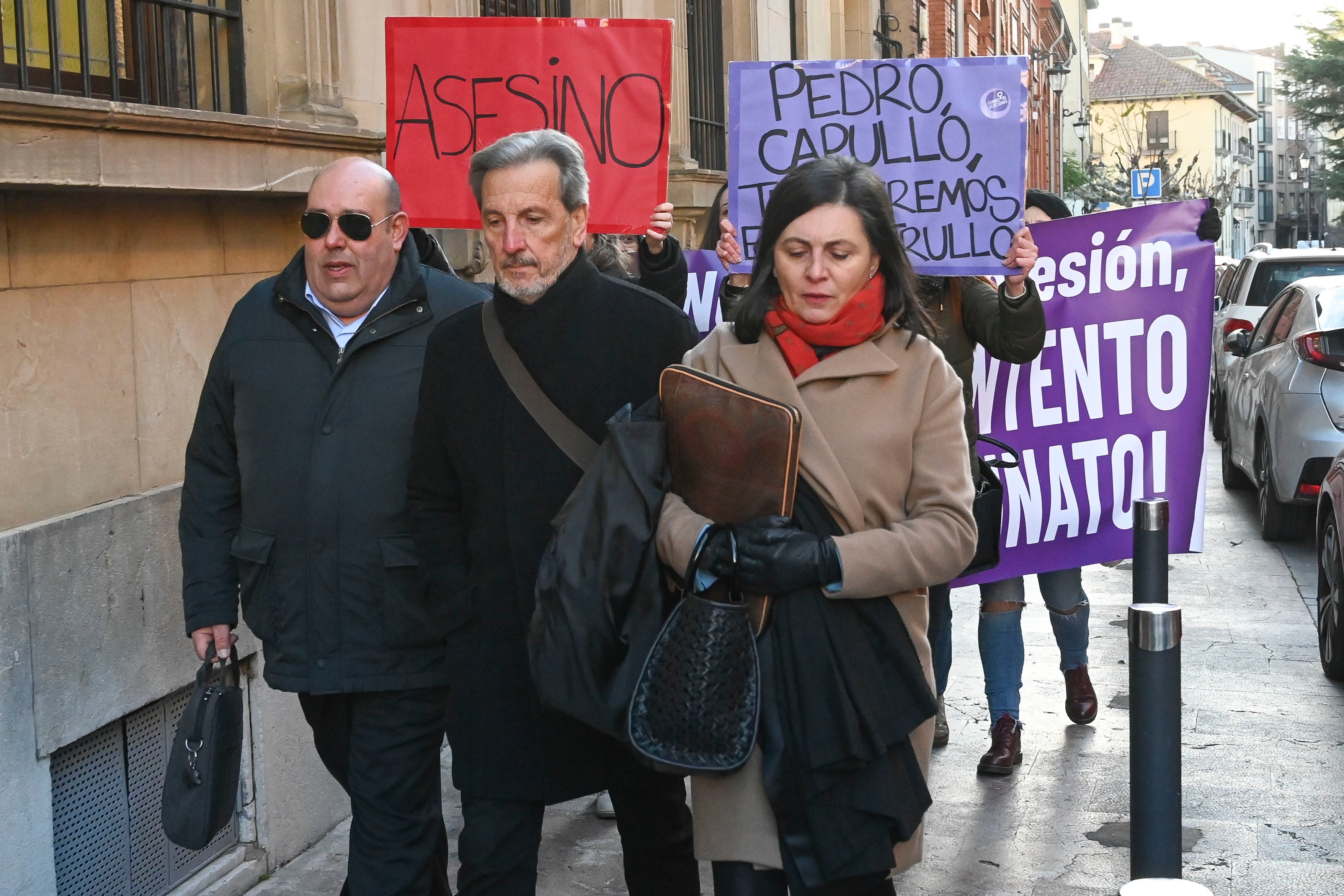 Pedro Muñoz a la entrada de la Audiencia Provincial de León