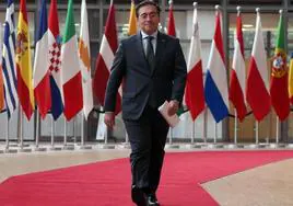 El ministro de Exteriores, José Manuel Albares, comparece en Bruselas ante los medios antes de una reuinión interministerial de la UE.