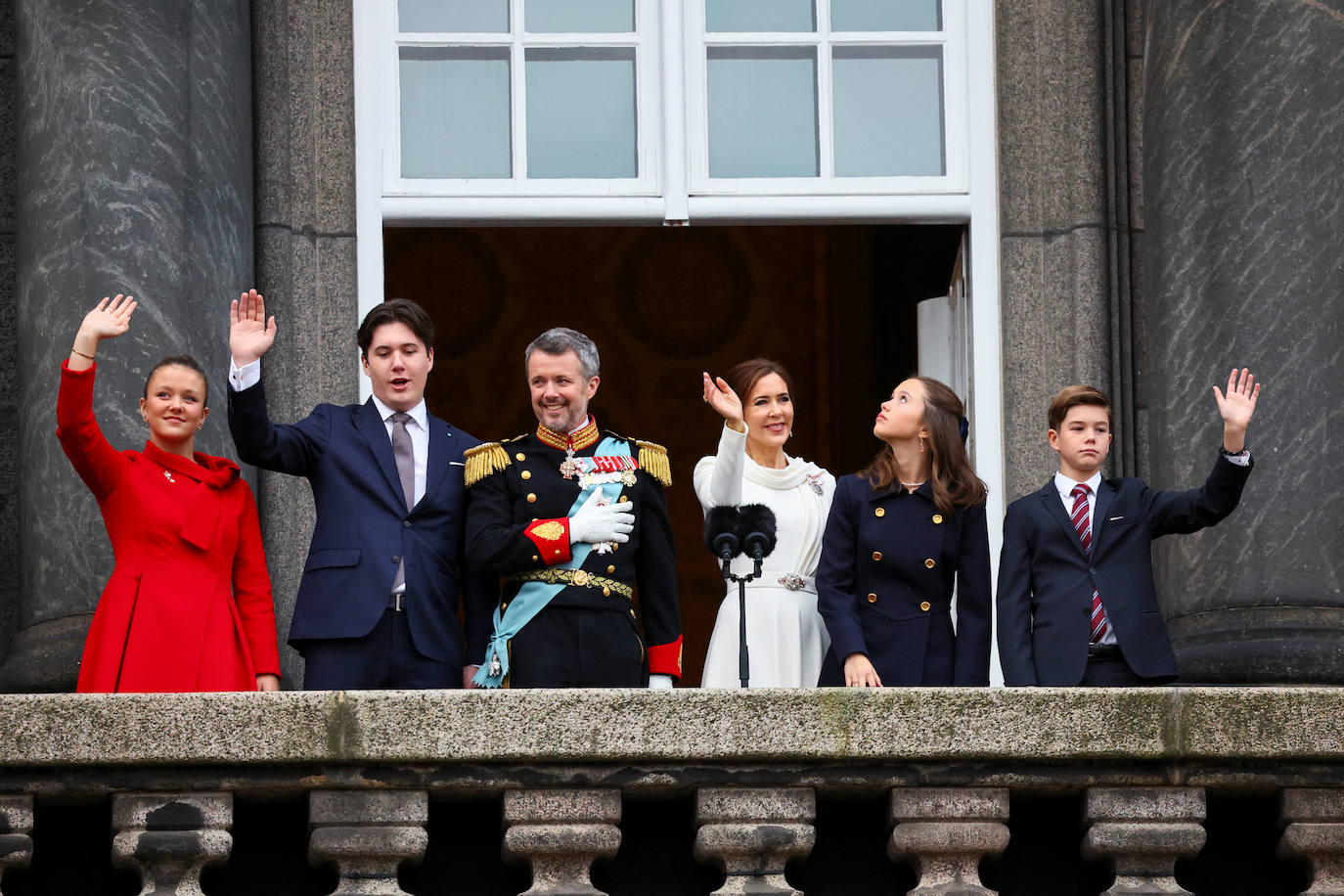 Federico X y su esposa, Mary, con sus hijos Cristian, Isabel, Josefina y Vicente. 