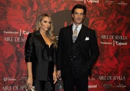Rafael Medina, acompañado por su esposa, la diseñadora Laura Vecino.