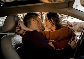 El sexo en el coche puede acarrear una multa de 1.500 euros.