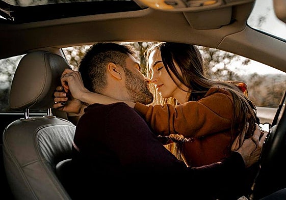 El sexo en el coche puede acarrear una multa de 1.500 euros.