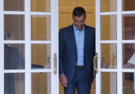 Pedro Sánchez, a las puertas de la Moncloa.