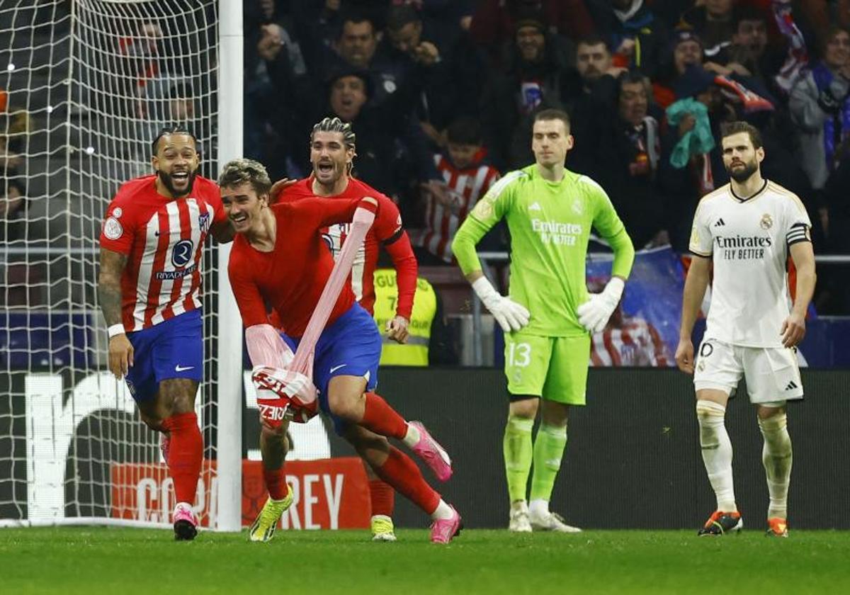 Griezmann celebra su gol en la prórroga ante la desolación de Lunin y Nacho.