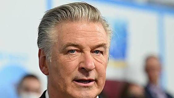 Un jurado acusa al actor Alec Baldwin de dos cargos de homicidio involuntario