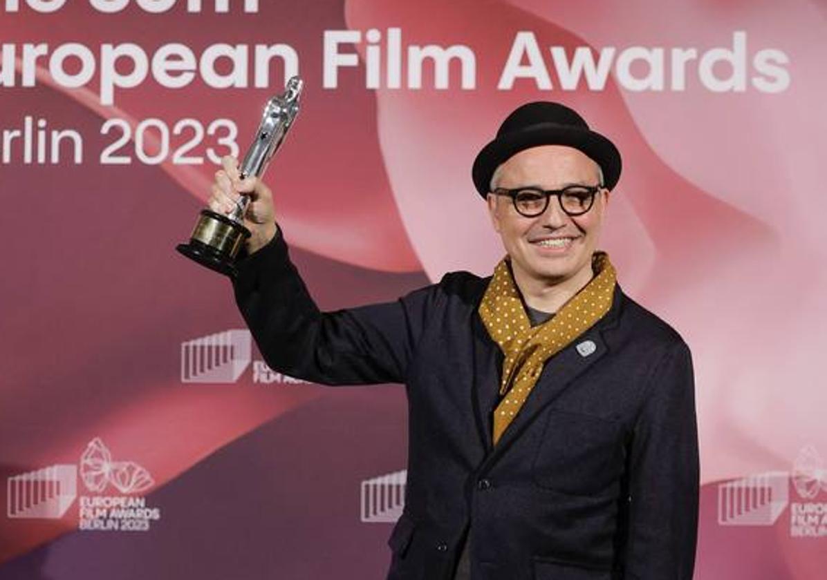 Pablo Berger en los Premios del Cine Europeo el pasado diciembre, donde 'Robot Dreams' ganó en la categoría de animación.