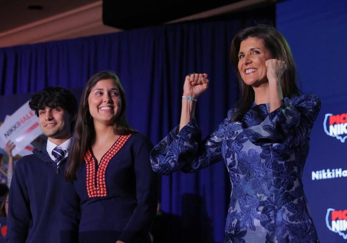 Nikki Haley, con sus hijos, durante un mitin en New Hampshire.