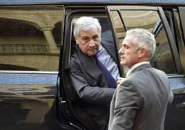 Antonio Tajani, en la imagen de visita en Líbano, lidera Forza Italia desde la muerte de Berlusconi en 2023.