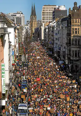 Unas 100.000 personas marcharon ayer en Düsseldorf.