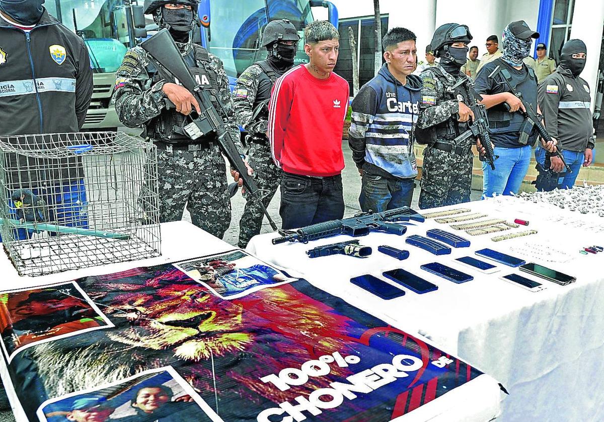 Miembros de la banda de los Choneros detenidos por la Policía.