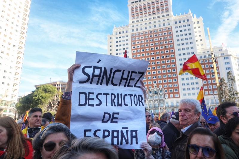 Un cartel en la manifestación convocada por el PP en contra de la amnistía.