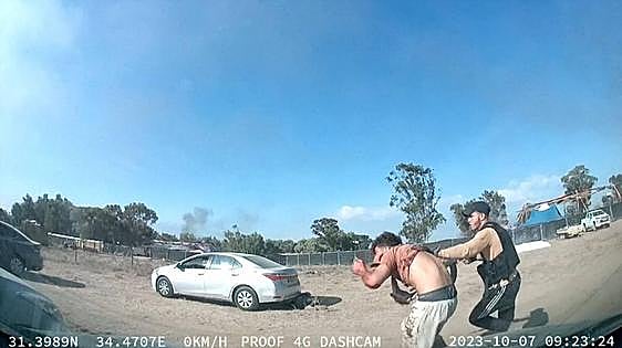 Los terroristas atacaron decenas de kibutz y un festival de música y se llevaron a más de 200 rehenes.