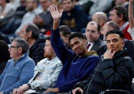 Jude Bellingham presencia un partido de baloncesto en el WiZink Center.