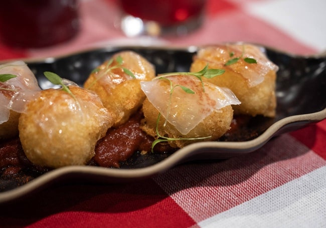 Las patatas bravas creativas del restaurante Vuelve Carolina