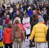 La economía salva la subida de tipos y crece un 2,5% en 2023 por el impulso del consumo