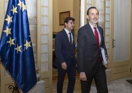 El todavía presidente del Parlament Balear, Gabriel Le Senne, antes de reunirse la Mesa