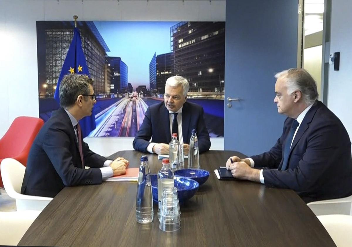 Reynders reunido en Bruselas con Bolaños y Pons