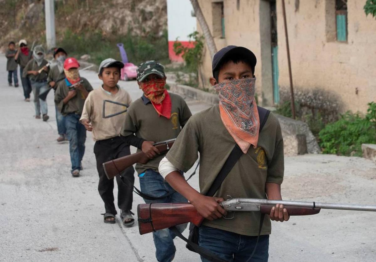 Niños de menos de 15 años para luchar contra la violencia en México