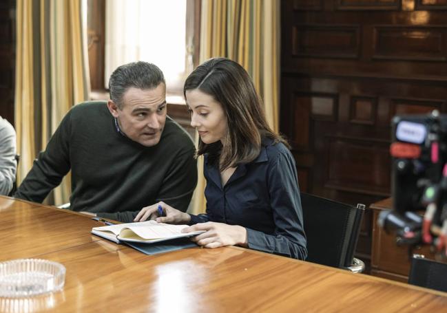 Urko Olazabal y Mireia Oriol en el rodaje de 'Soy Nevenka'.