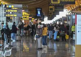 Viajeros en el aeropuerto de Madrid-Barajas.