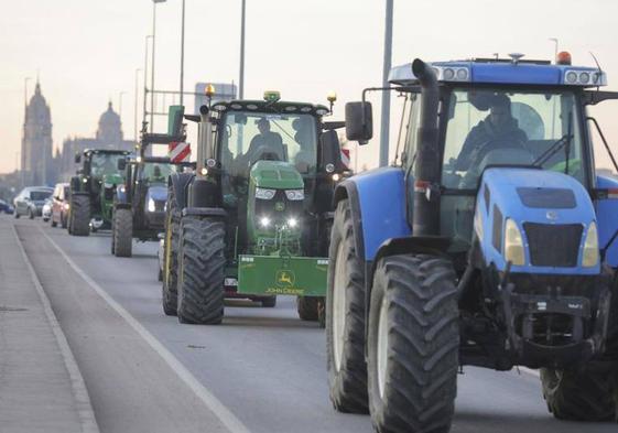 Los camioneros se suman a la ola de movilizaciones del campo y convocan paro indefinido