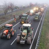 Más de 27.000 tractores colapsan las carreteras españolas por la crisis del campo