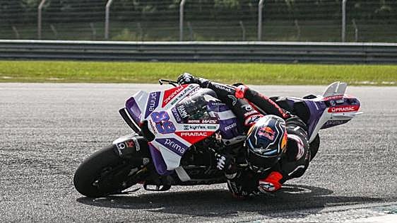 Martín lidera, Acosta brilla y Márquez maquilla un inicio complicado
