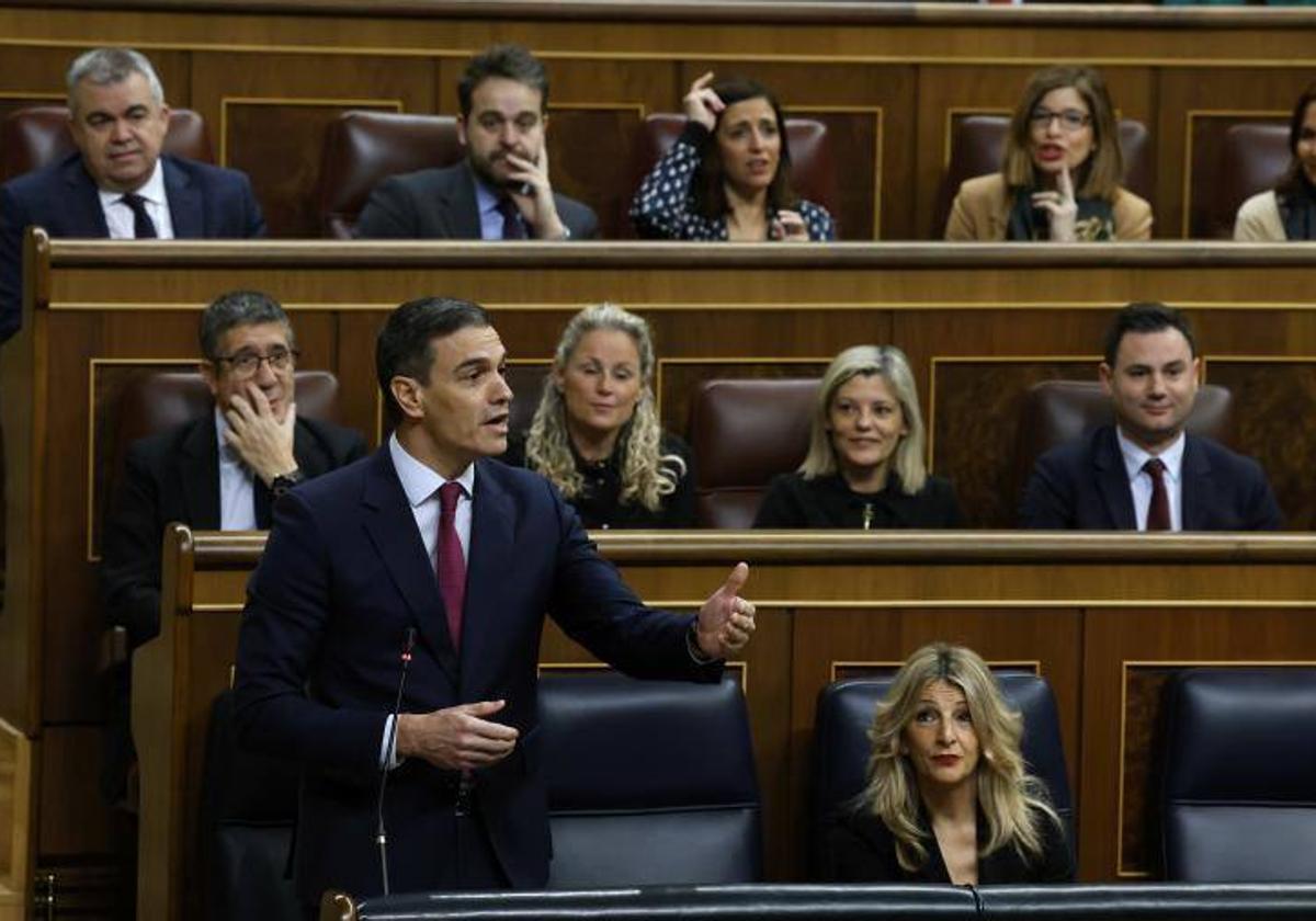 Pedro Sánchez responde a las preguntas de los diputados en la sesión de control al Gobierno.