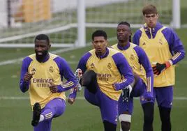Rüdiger, Bellingham, Camavinga y Fran González, este viernes durante el entrenamiento del Real Madrid.