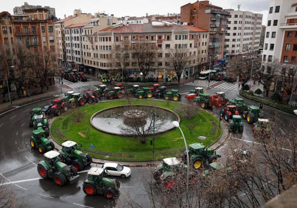 Tractores vuelven hacia Brunete en la carretera M-503