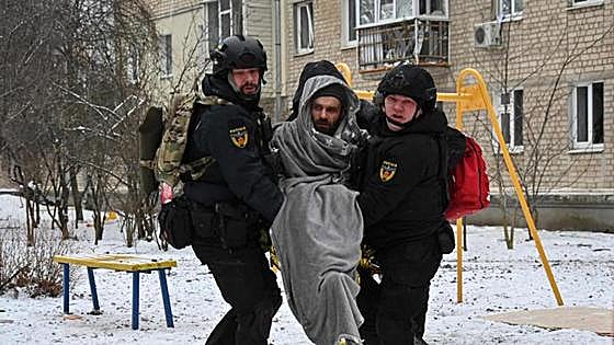 Un ataque ruso con drones causa al menos siete muertos, entre ellos tres menores, en Járkov