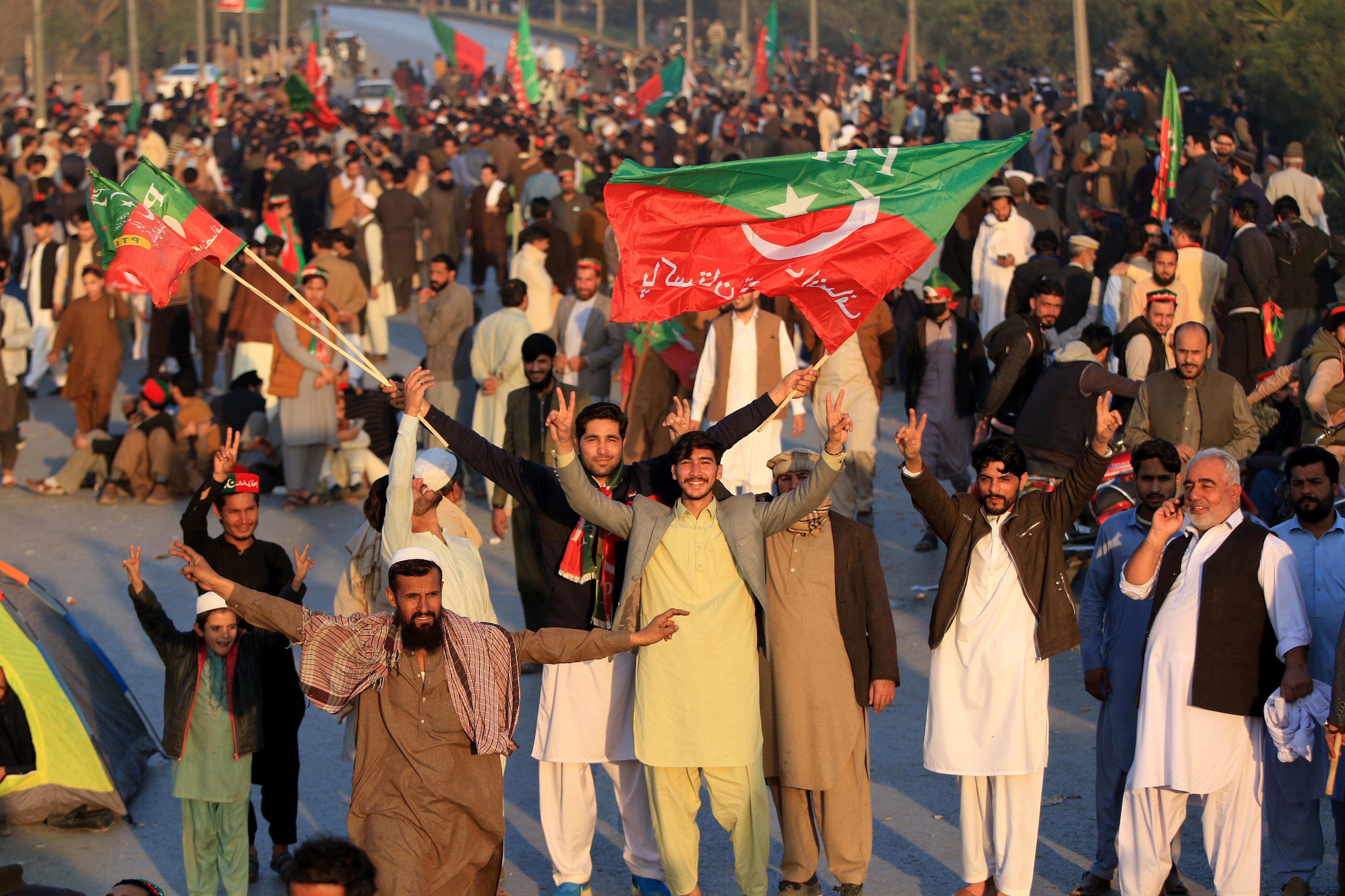 Partidarios de Imran Khan celebran la victoria electoral.