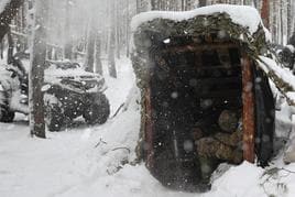 Un puesto de combate ucraniano en Lyman bajo la nieve.