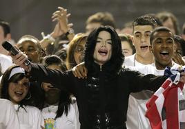 Michael Jackson, durnte una actuación.
