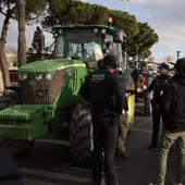 Planas convoca el jueves a los agricultores en medio de las movilizaciones