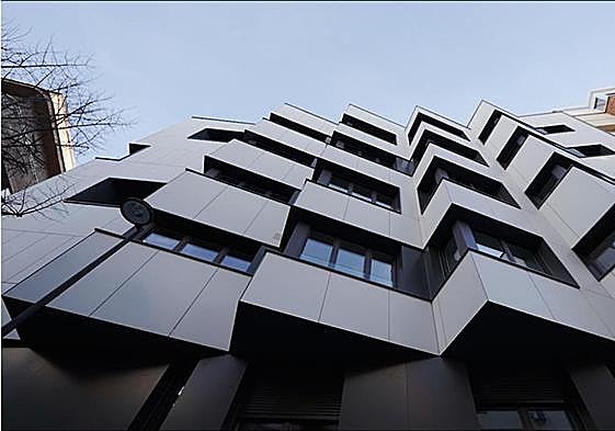 Edificio rehabilitado con aerotermia para ser más eficiente.