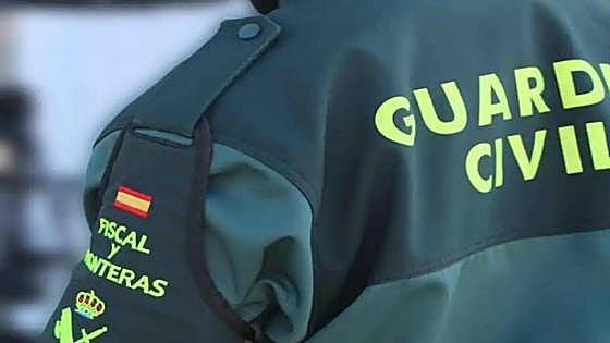 Hallan a un hombre asesinado a tiros en el garaje de una urbanización de Alicante