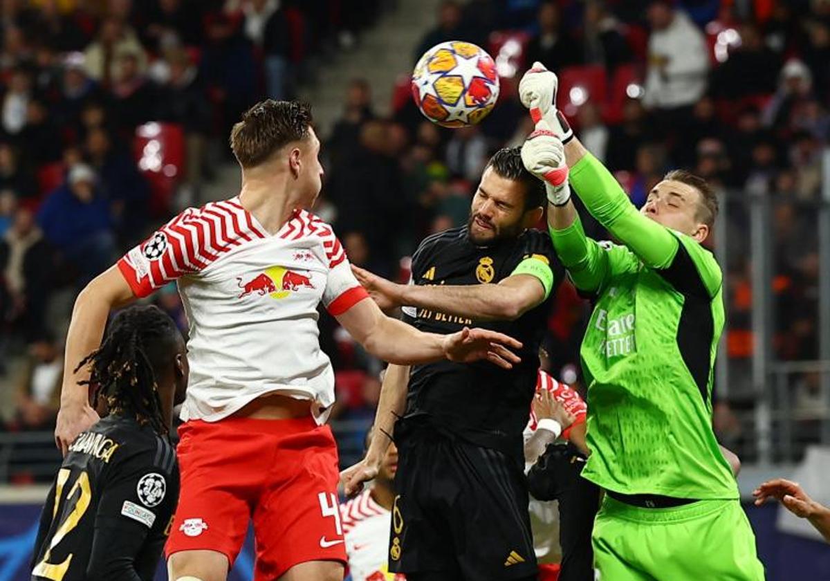 Lunin, contra el Leipzig