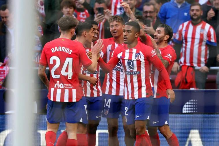 Marcos Llorente celebra junto al resto de sus compañeros el primer gol del partido ante Las Palmas