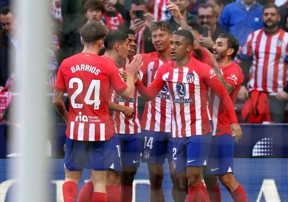 Marcos Llorente celebra junto al resto de sus compañeros el primer gol del partido ante Las Palmas
