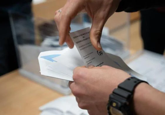 Elecciones Galicia, en directo: El PP revalida la mayoría absoluta, aunque pierde dos escaños