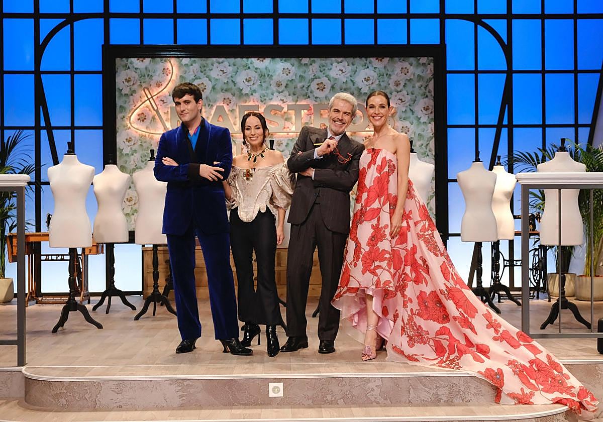 Palomo Spain, María Escoté, Lorenzo Caprile, jurados de 'Maestros de la costura', y la presentadora Raquel Sánchez Silva.